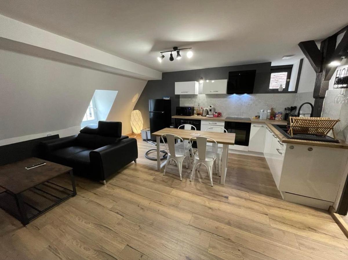 Appartements chez Delphine et Guillaume au coeur de Semur en Auxois Extérieur photo