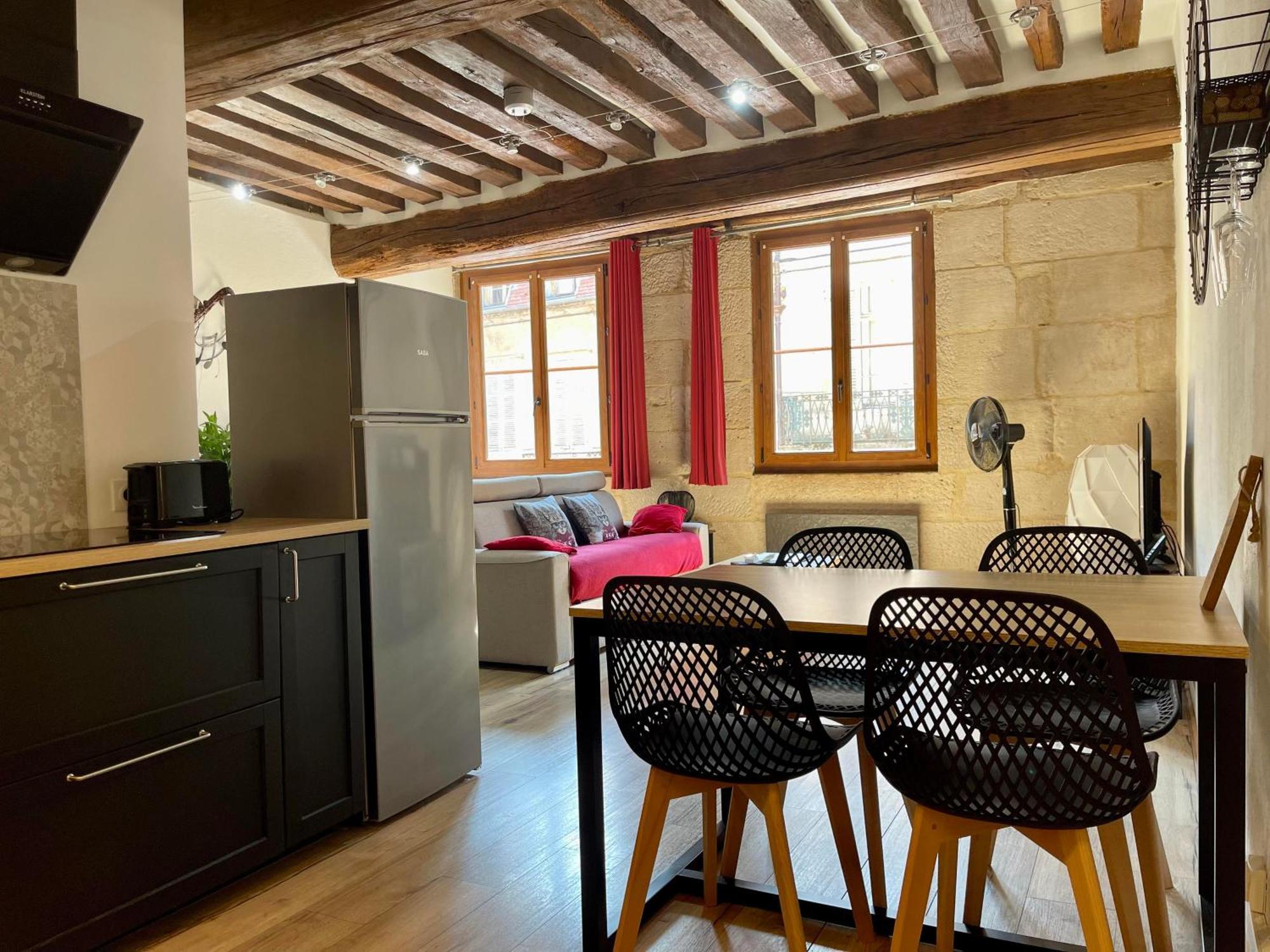 Appartements chez Delphine et Guillaume au coeur de Semur en Auxois Extérieur photo